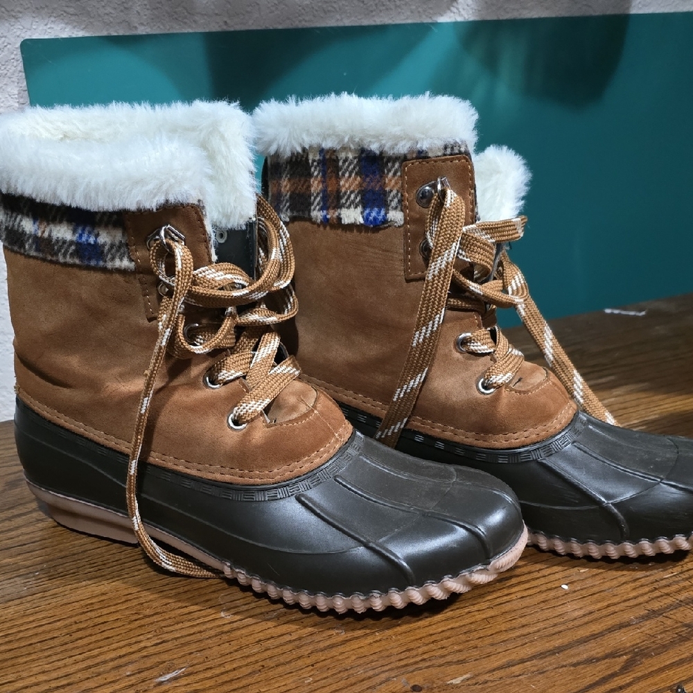 Maurices Brown and Black Winter Boots